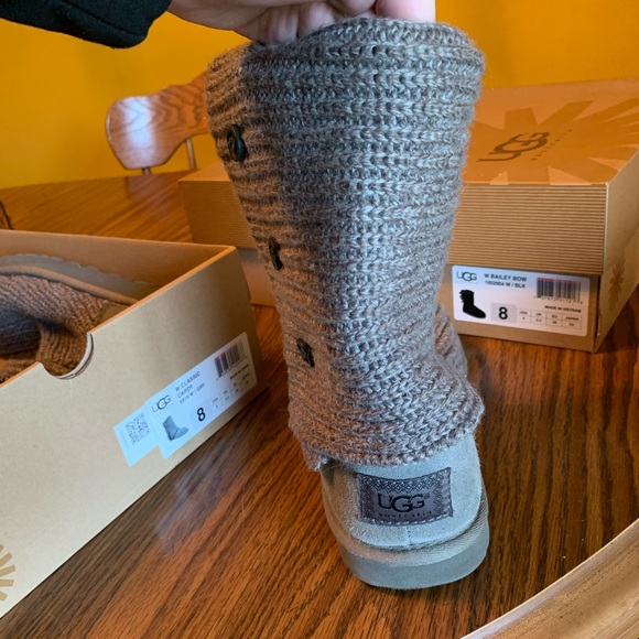 UGG Boots - Picture 4 of 5